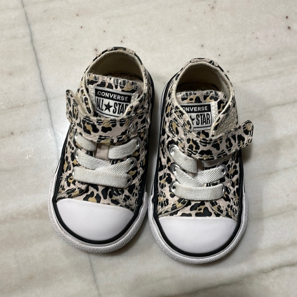 Baby cheetah print Converse size 3